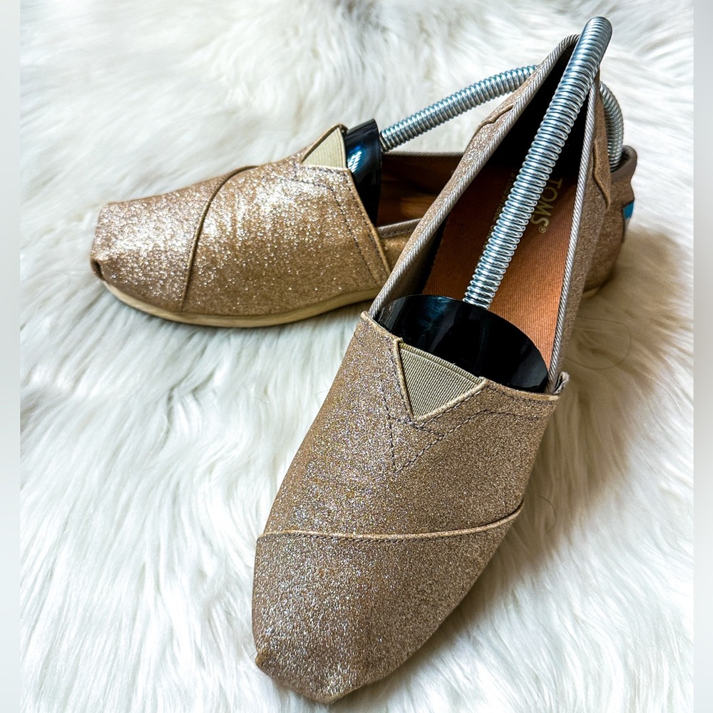 TOMS Champagne Glitter Gold 7.5 Women’s Loafers Slip Ons